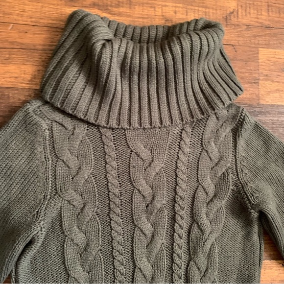 VENUS Green Cable Knit Turtleneck Sweater - Picture 4 of 12